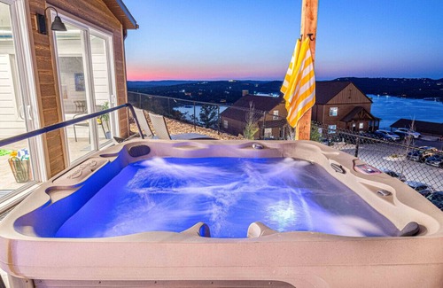 Kimberling City House | 💙 LUXURY 9 BED LAKE HOUSE/PRIVATE INDOOR POOL/HUGE GAME RM/THEATRE RM & SAUNA!