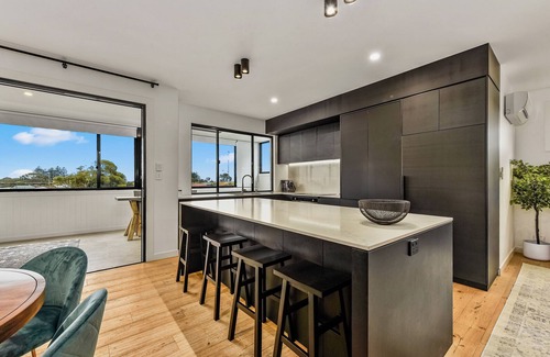 Lacepede House | Luxury accommodation close to the beach and main street.
