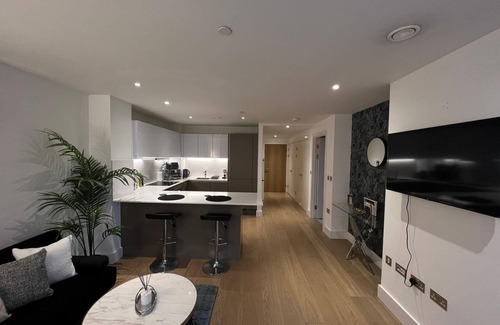 Wembley Park Apartment | LUXURY ACCOMMODATION IN CENTRAL WEMBLEY, 5 MINS WALK TO WEMBLEY STADIUM,SLEEPS 4