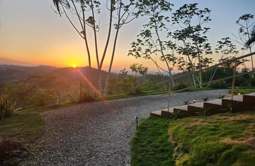 Seven Miles El Progresso Villa | Luxury, affordable, close to town and all of the attractions in the CAYO area.