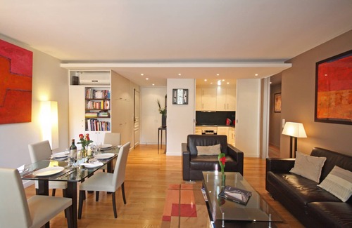Palais-Royal Apartment | Luxury Air Con 2 bedrm 2.5 baths near new in the heart of Paris near Louvre