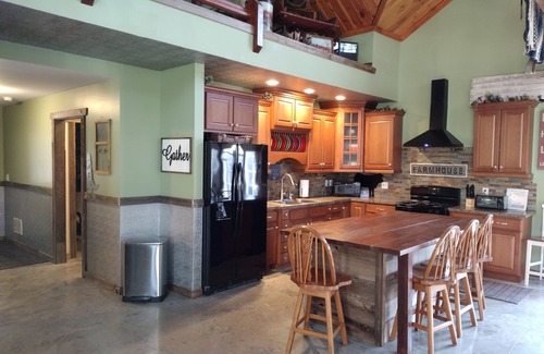 Marshall House | Luxury Amish Built Barn Home at Turkey Run