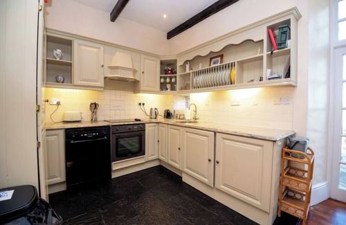 Sixmilebridge House | Luxury and elegant lakeside lodges, Boating activities and pet friendly.n