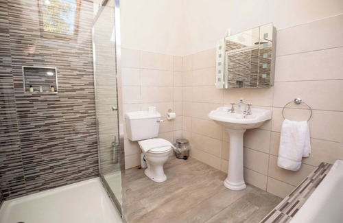 Sixmilebridge House | Luxury and elegant lakeside lodges, Boating activities and pet friendly.n