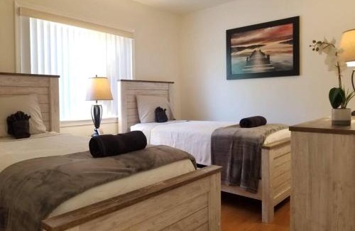 Fairfax District House | Luxury and Spacious 5 bedroom private house by Melrose WIFI TV Backyard Free Parking close to the Grove Hollywood Walk of Fame
