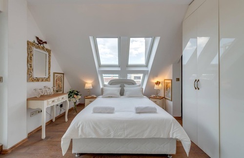 Sofia City Center Apartment | Luxury and Sunny Studio with a view in TOP Centre
