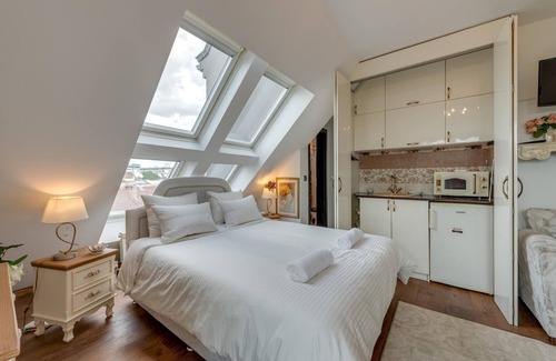 Sofia City Center Apartment | Luxury and Sunny Studio with a view in TOP Centre