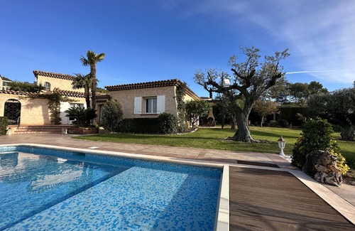 La Bouverie Apartment | Luxury apartment in villa. Swimming pool, wifi, air conditioning, 2 to 4 adults