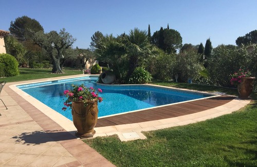 La Bouverie Apartment | Luxury apartment in villa. Swimming pool, wifi, air conditioning, 2 to 4 adults