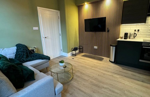 Weston-super-Mare Apartment | Luxury apartment, 5 min walk from Weston seafront