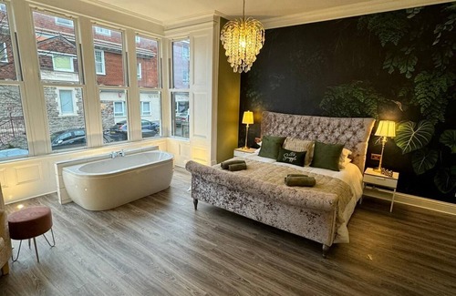 Weston-super-Mare Apartment | Luxury apartment, 5 min walk from Weston seafront
