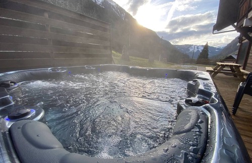 Les Prodains Apartment | Luxury Apartment for 15 with Spa, Sauna, Near Ski Lifts in Morzine