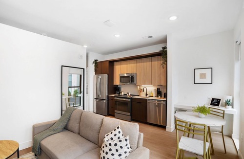 Central Business District Apartment | Luxury apartment in Downtown with/Pool/Gym/Rooftop