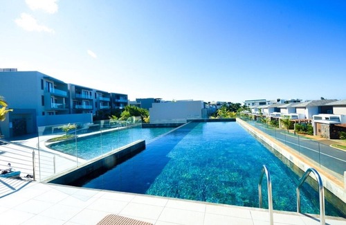 Roches Noires Apartment | Luxury apartment for 6 people. With Sea View and access to a swimming pool.