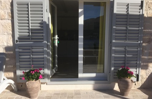 Vis Apartment | Luxury apartment, near sea, with superb views + pretty garden terrace, free wifi