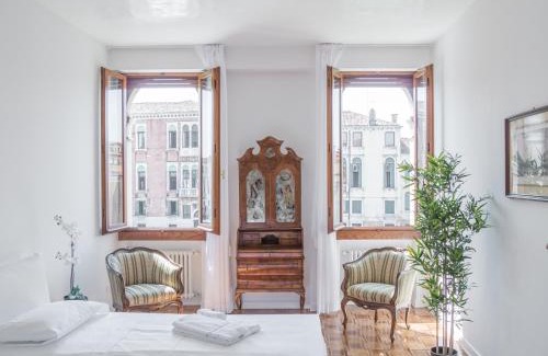Cannaregio Apartment | Luxury Apartment On Grand Canal by Wonderful Italy