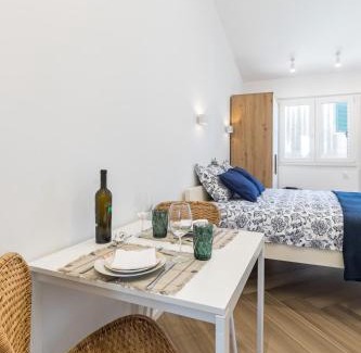 Split House | Luxury apartment Silvana with beautiful garden