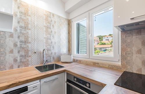 Split House | Luxury apartment Silvana with beautiful garden