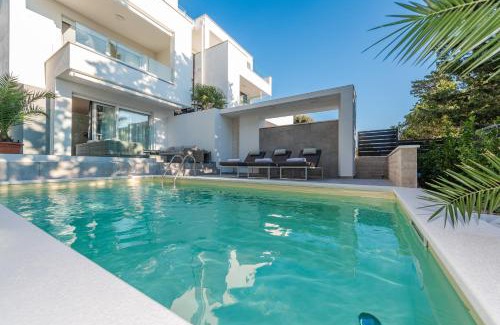 Novalja Apartment | Luxury apartment SUNSET with private pool and jacuzzi