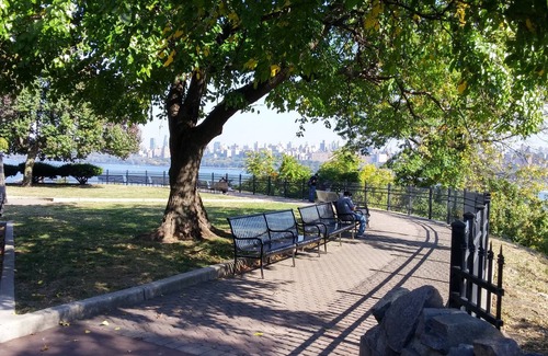 West New York House | LUXURY APARTMENT 15 MIN FROM MANHATTAN AT A BARGAIN PRICE. GREAT OPPORTUNITY.