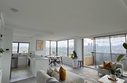 Darling Point Apartment | Luxury Apartment with Iconic Sydney Opera House & Harbour Bridge Views