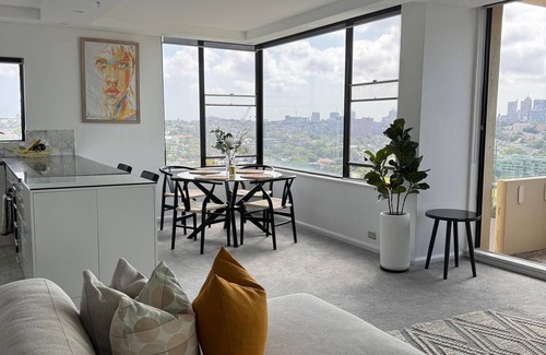 Darling Point Apartment | Luxury Apartment with Iconic Sydney Opera House & Harbour Bridge Views