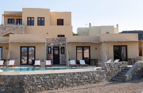 Syros Apartment | Luxury Apartment With Pool