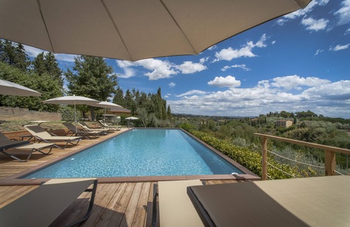 Siena House | Luxury apartment with pool: dolce vita at 15' on foot from the heart of Siena!