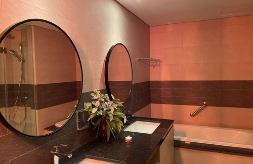 Bai Chay Apartment | Luxury apartment with view of Ha Long bay - 5 min from the beach