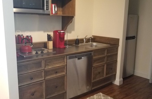 Ephrata Apartment | Luxury Apartments at Brownstown Unit 6: A Cozy & Inviting 1 Bedroom+Office Suite