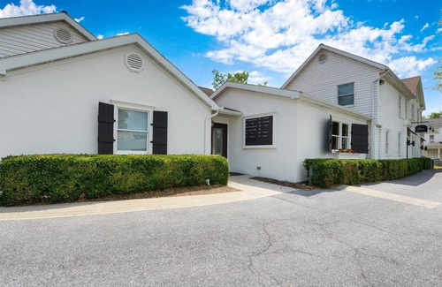 Ephrata Apartment | Luxury Apartments at Brownstown Unit 6: A Cozy & Inviting 1 Bedroom+Office Suite