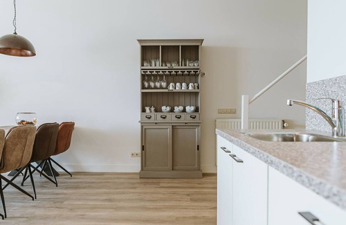 Ouddorp House | Luxury appartement overlooking the marina for 10 people.