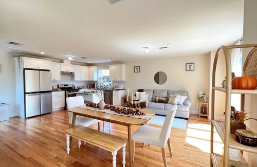 Pleasant Plains Apartment | Luxury Apt in NYC | Free Parking | Near Train & NJ
