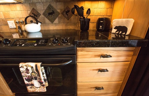 Vista Point Apartment | Luxury Apt, Private Hot Tub, Couples Retreat