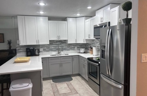 Highland Beach Villa | Luxury Apt Villa 2bed/2bath just 1 block from the beach with pool & jucuzi