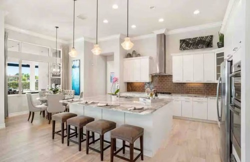 East Naples House | Luxury at it's finest, close to the BEACH and OLDE NAPLES location
