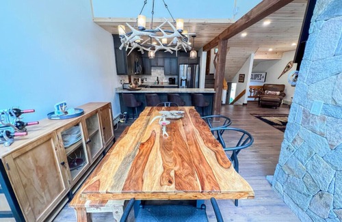 Bartlett House | Luxury Attitash Mountainside Home, Rivers + Mtns!