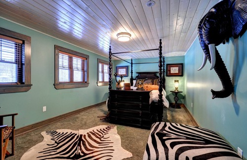 Eagle Lake House | Luxury B&B close to Alqonquin park and Sir Sams ski hill