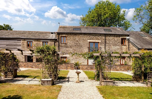 Widegates Cottage | Luxury Barn Conversion, hot tub & EV charger - An ideal family and friends getaway
