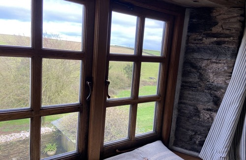 Chillington House | Luxury Barn for Two - the Nest With Private Hot Tub & Garden Near The Sea