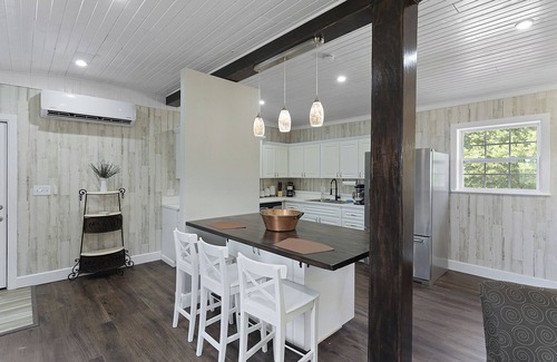 Howey-in-the-Hills House | Luxury Barn Apartment in charming Howey-in-the-Hills - Best of Both Worlds!