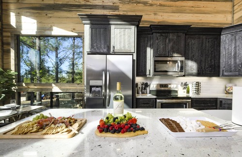 Pickens Cabin | Luxury Basecamp: Fire Pit, Games, Close to Trails