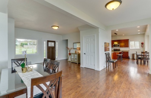 South Colby House | Luxury bayfront home with beach access, deck & gas fireplace - great for events