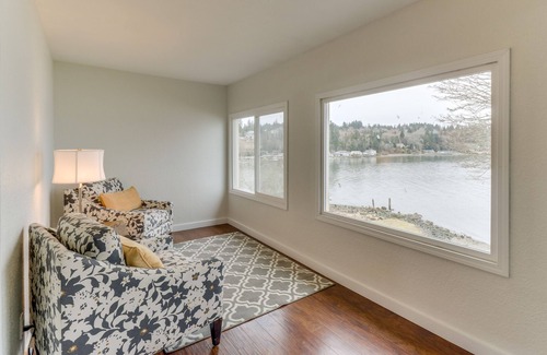 South Colby House | Luxury bayfront home with beach access, deck & gas fireplace - great for events