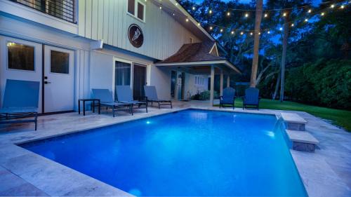 Hilton Head Island House | Luxury Beach House - 2min Walk to Beach - Private Pool - Group & Dog Friendly