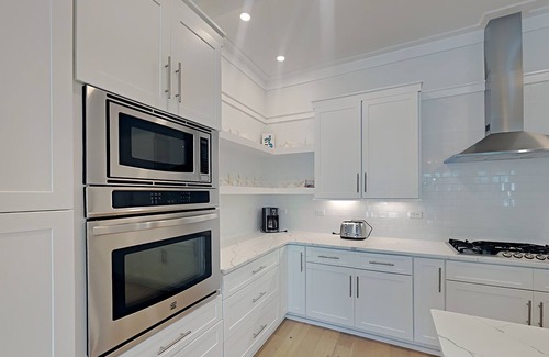 Fort Walton Beach - Destin House | Luxury Beach Home | Private Pool, Carriage House, 4 Bikes & Much More