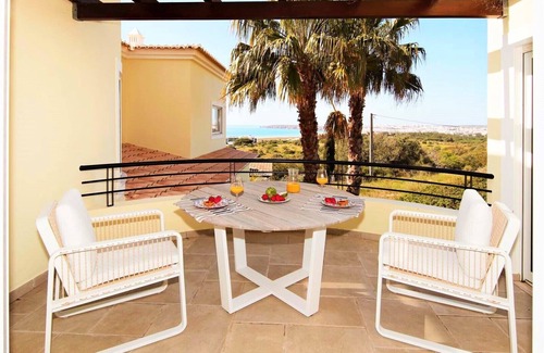 Meia Praia Apartment | Luxury beach penthouse with best views in Lagos and lots of space