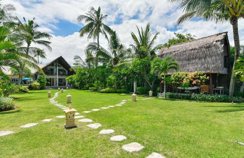 Gerokgak Villa | Luxury beach villa with 5* care by our amazing staff!