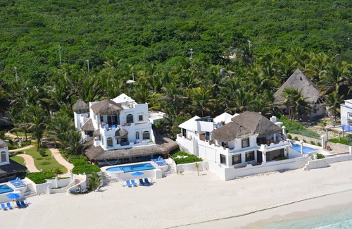 Playa del Secreto Villa | Luxury Beachfront Private Villa- Beautiful Beach, pool, jacuzzi & full staff!