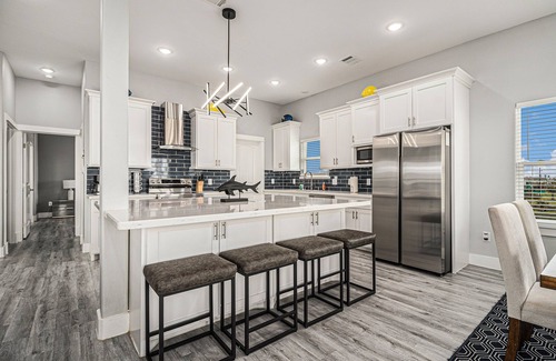 Surfside Beach House | Luxury | Beachfront | Family Fun | Sleeps 22